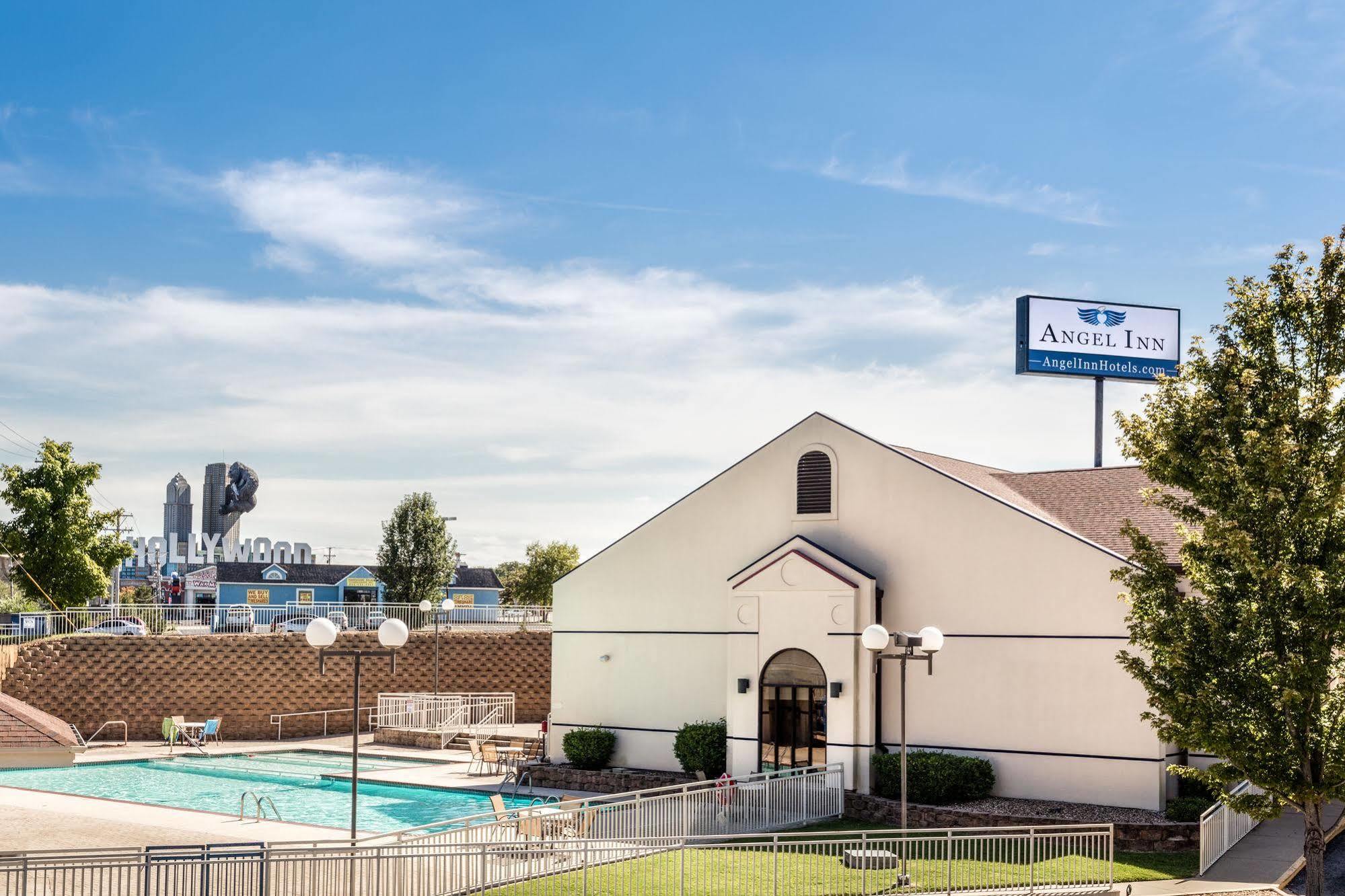 Angel Inn - By The Strip Branson Exterior foto